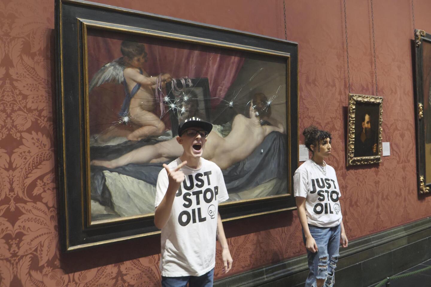 Dos ecologistas detenidos tras romper el cristal de una pintura de Velázquez en Londres