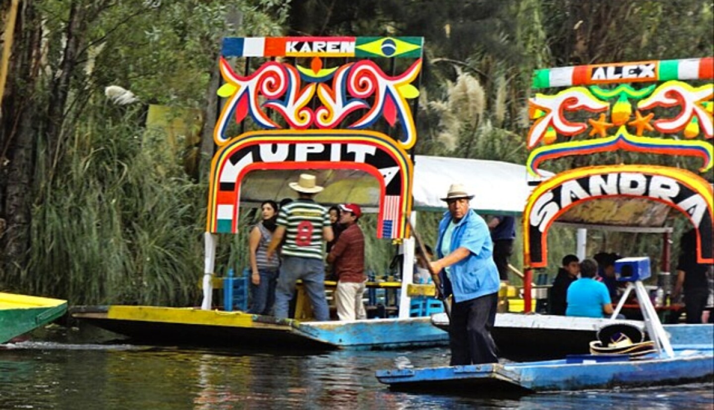 trajineras_Xochimilco.jpg