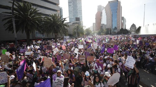 Mexicanas piden acabar con discriminación de minorías en el Día de la Mujer