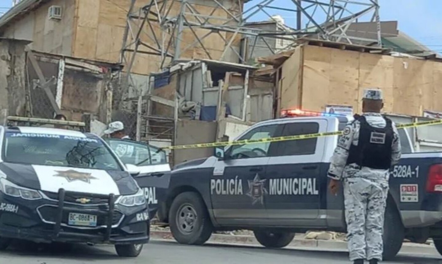 restos_tijuana_casillas_eje_central(1)