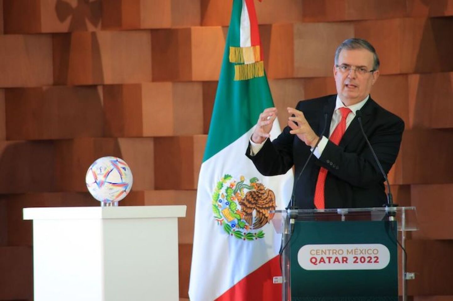 Marcelo Ebrard, Karen Díaz, y Yon de Luisa Plaza, presentaron el Centro México Qatar 2022 que prestará atención a connacionales en justa mundialista durante el mundial de Qatar 2022.