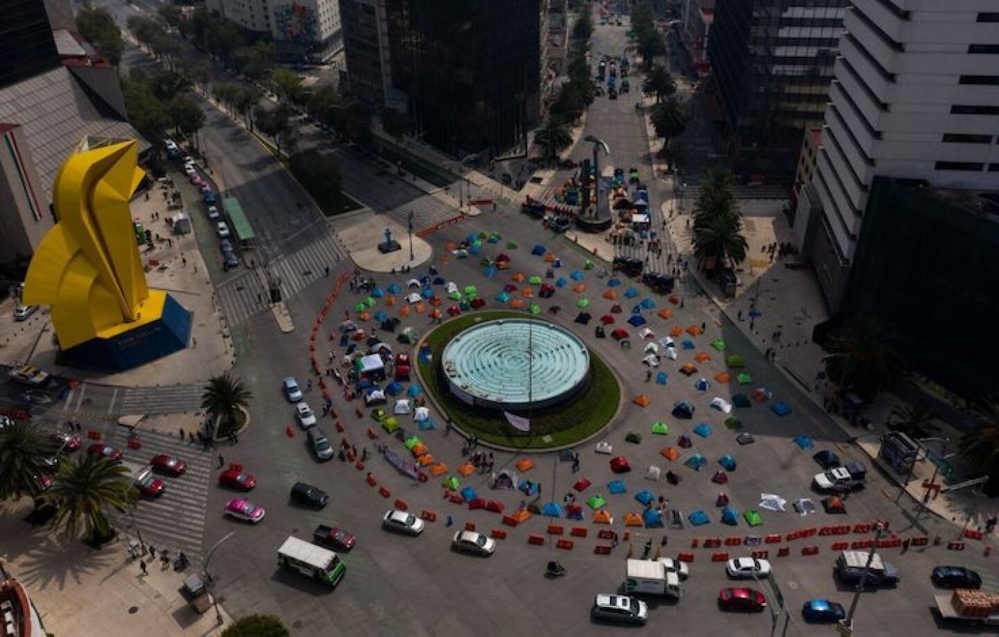 Toma aérea del plantón del Frente Nacional Anti AMLO en las inmediaicones de la Glorieta de El Caballito.