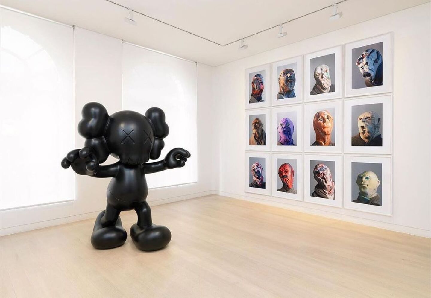 kaws_gana_900_mil_dolares_obras_de_arte_falsificadas