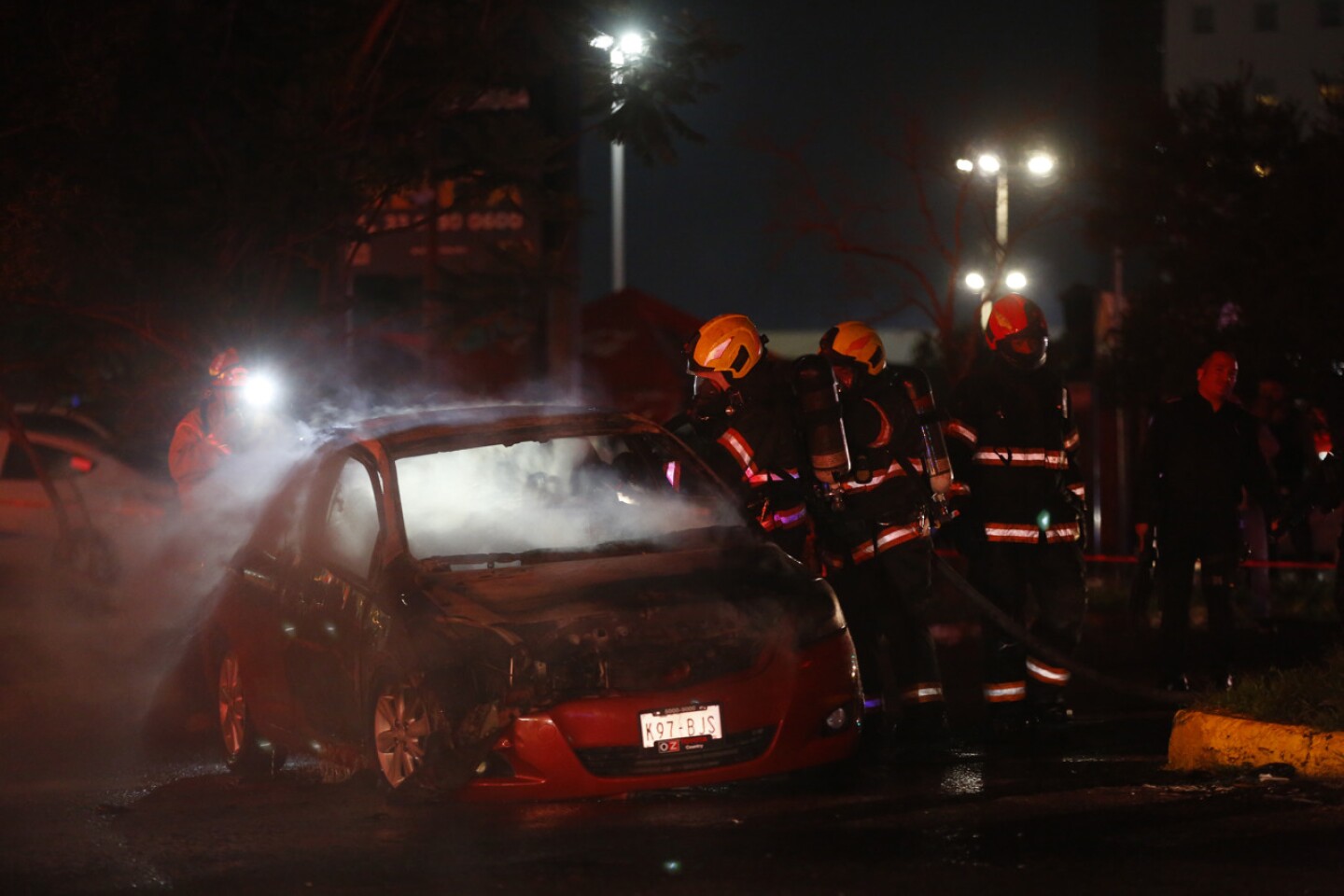 Incendios, 5 arrestos y 1 muerto en enfrentamiento en oeste de México