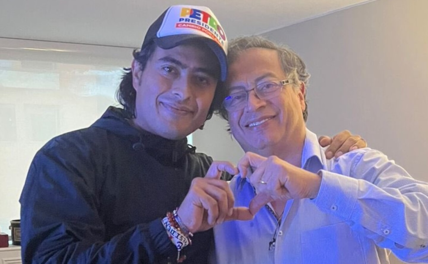 Nicolás Petro y Gustavo Petro durante la campaña a la presidencia.