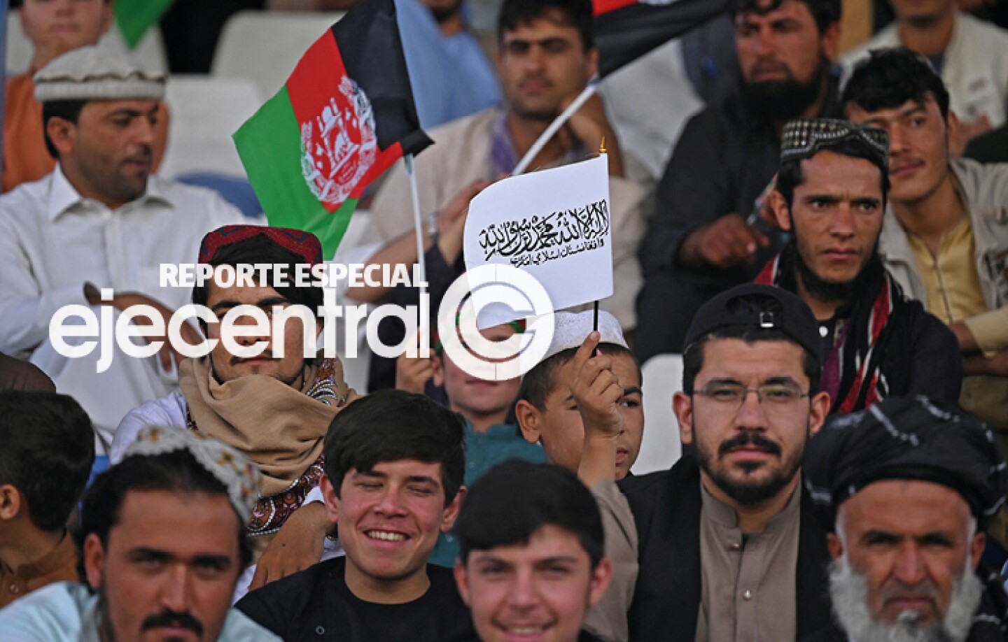 Promos_435 Ondean dos banderas en Afganistán