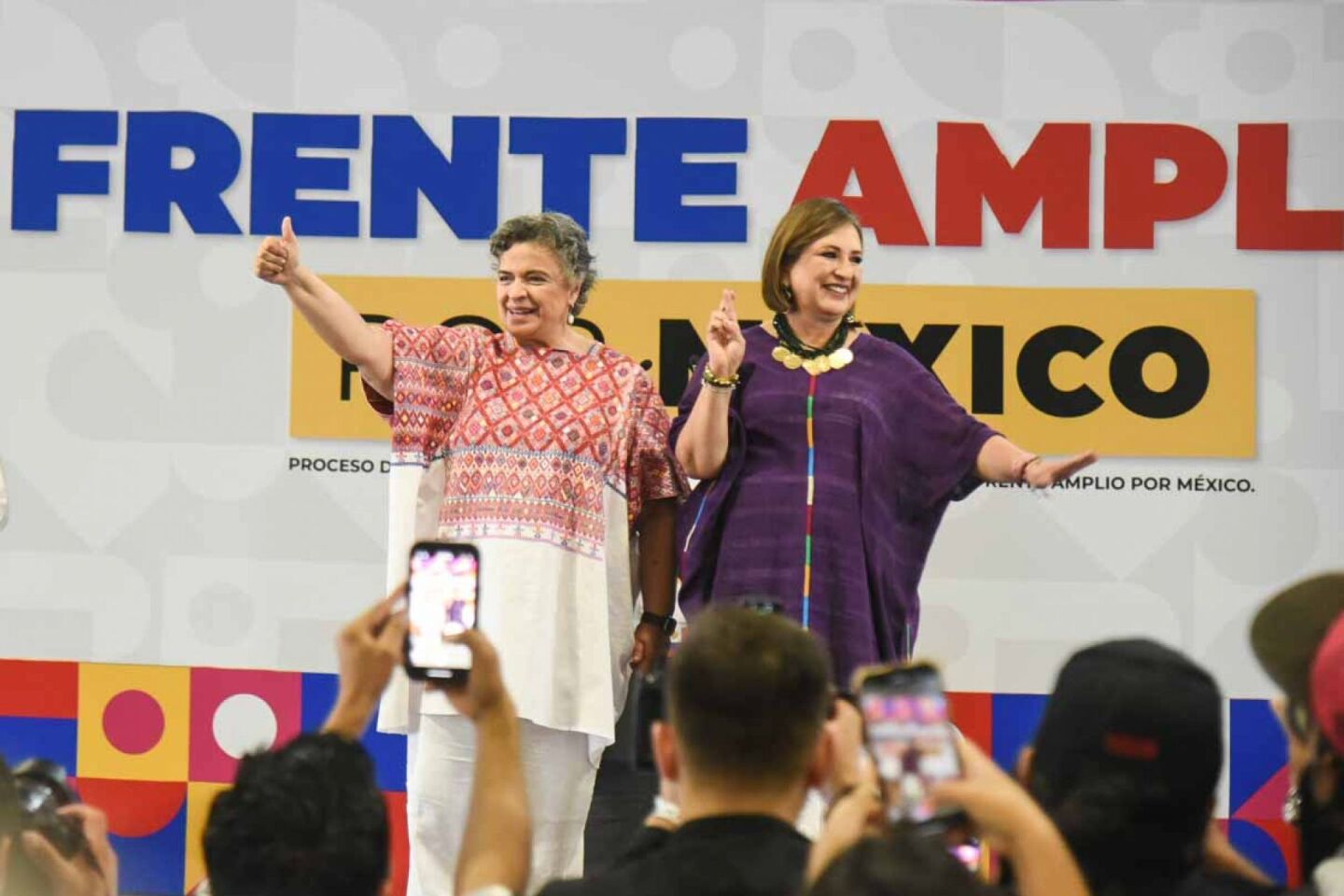Se llevo a cabo el último del Frente Amplio por México”, en el que participaron las Senadoras Beatriz Paredes y Xóchitl Gálvez.
