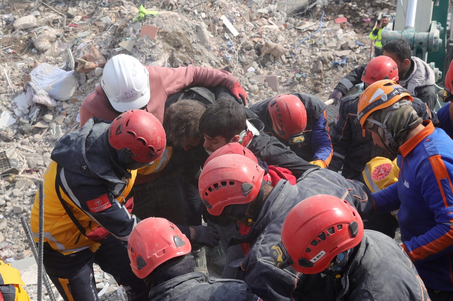 rescatan-cuatro-personas-turquia