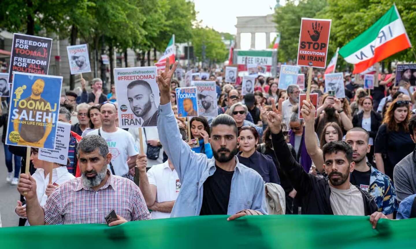 La condena a muerte de un rapero iraní desata protestas