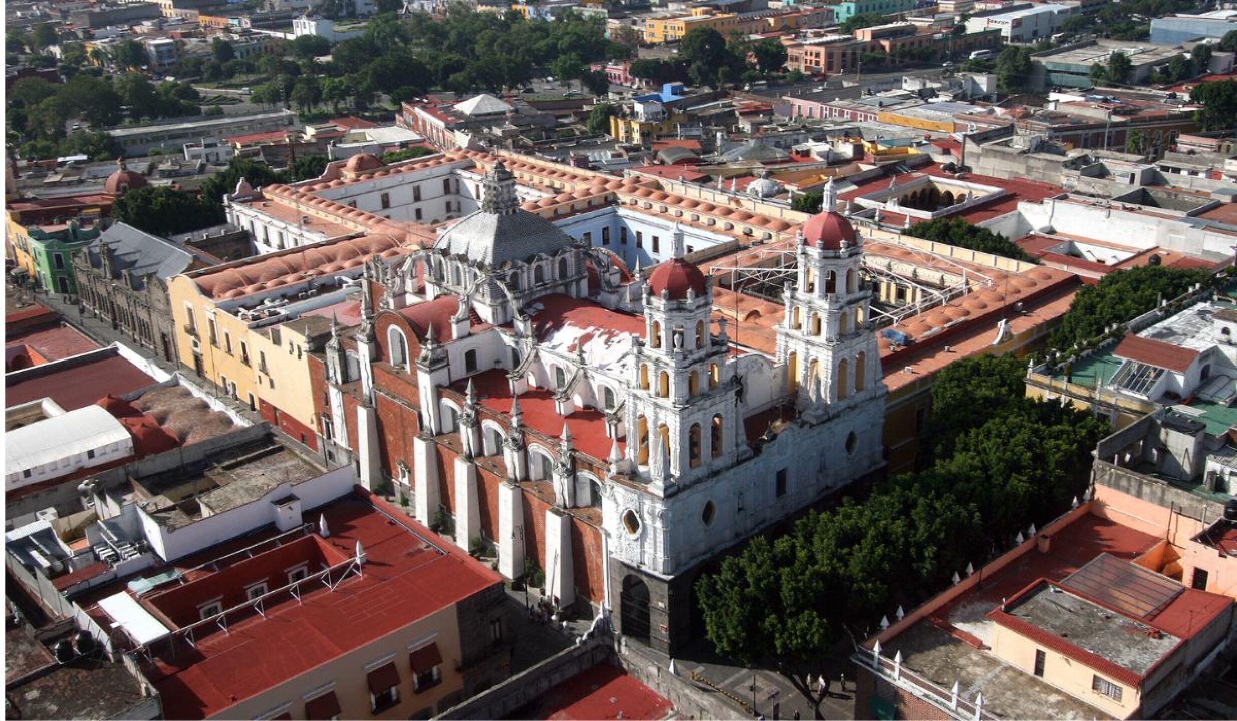 El Edificio Carolino desde el aire