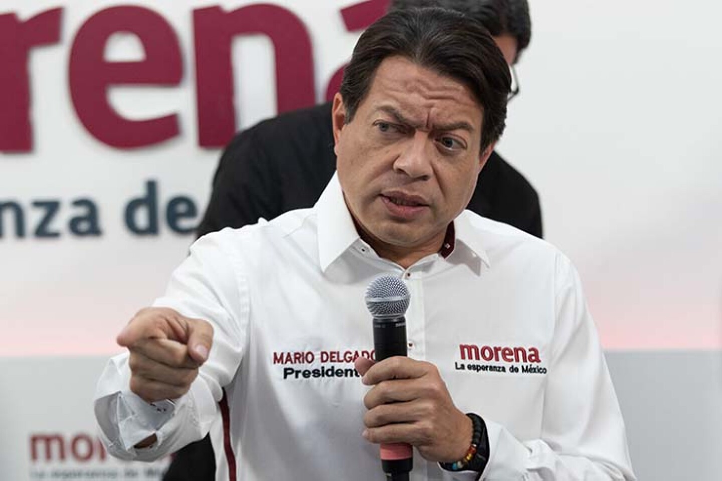 Los morenistas Erasmo González Robledo, diputado federal; Mario Delgado, dirigente nacional; y  María Guadalupe  Covarrubias Cervantes, senadora, presentaron la denuncia que interpondrán ante la FGR tras ser detenido por gente armada en la carretera de