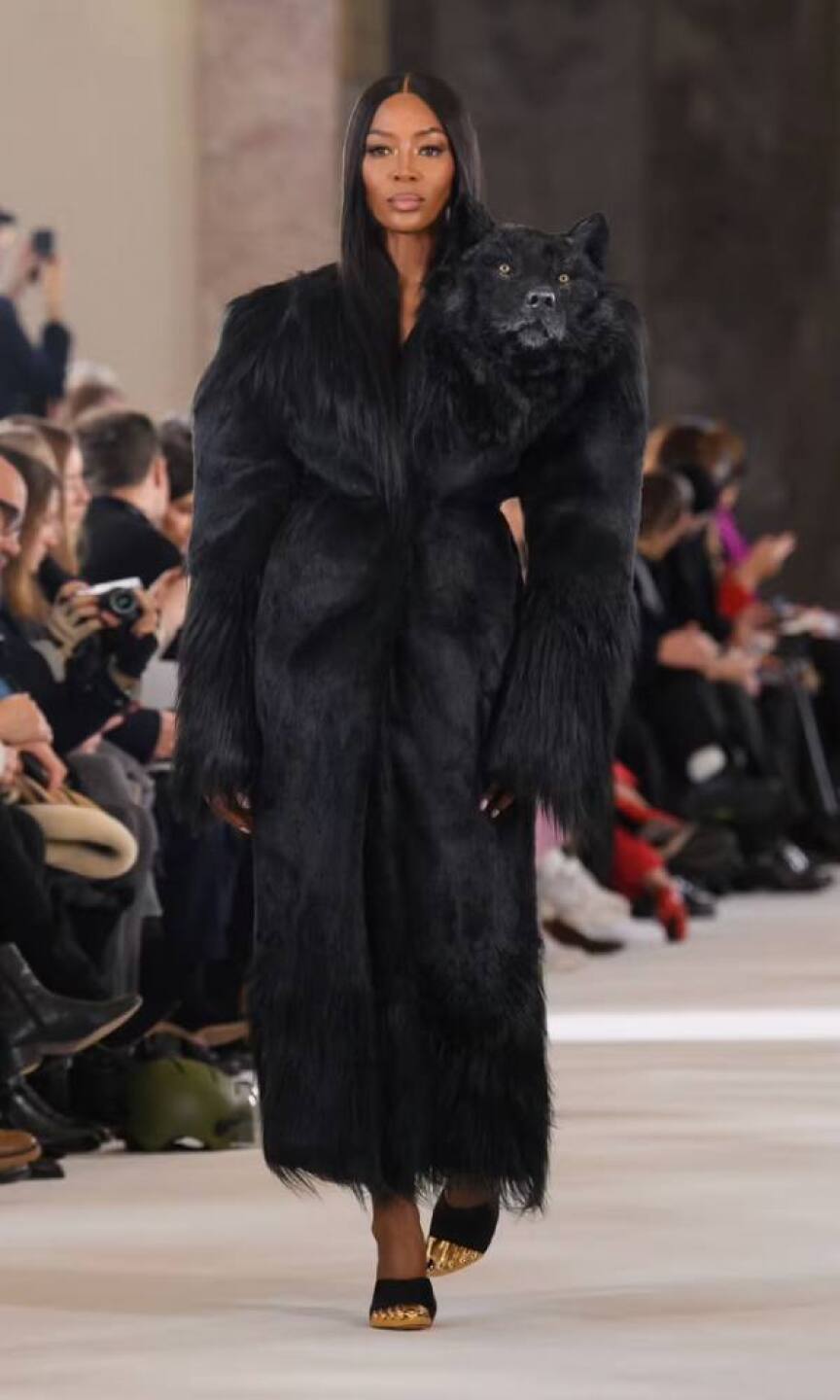 naomi-campbell-cabeza-zorro-Schiaparelli