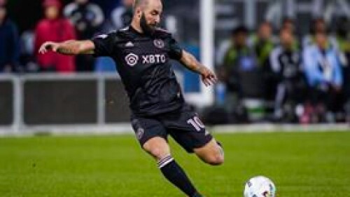 higuain-colgo-los-botines