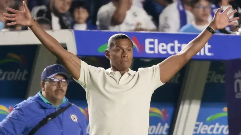 Cruz Azul confirma la continuidad de Joel Huiqui para el Apertura 2026