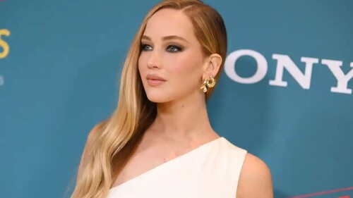jennifer lawrence en la premier de hazme el favor
