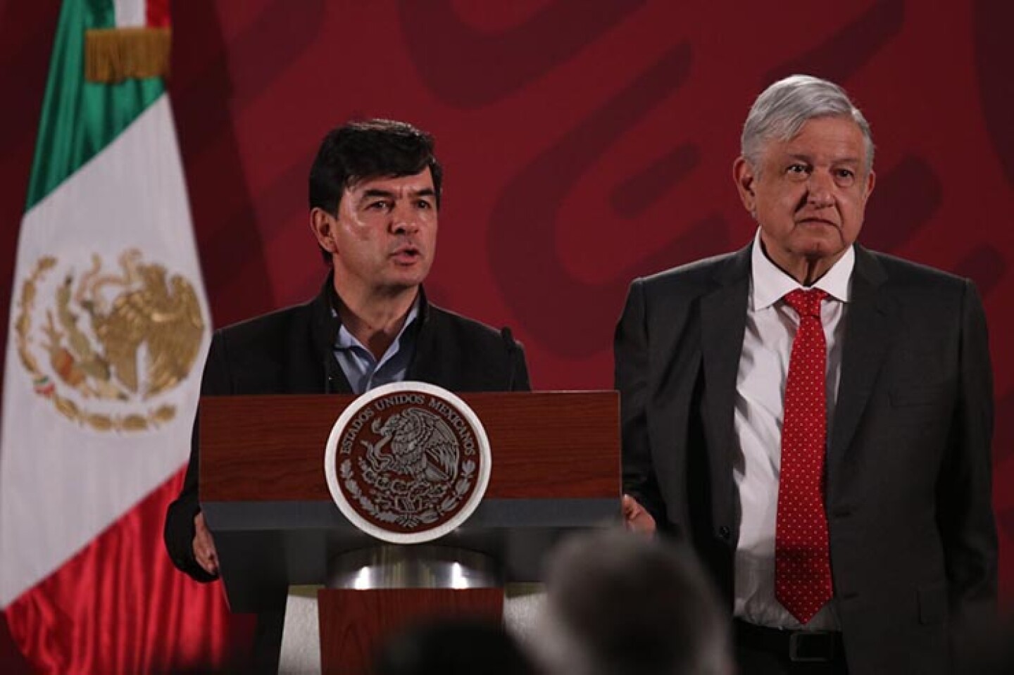 Jesús Ramírez Cuevas, vocero de Presidencia, y Andrés Manuel López Obrador, presidente de México, durante la sesión de preguntas para responder cuestionamientos de los comunicadores.