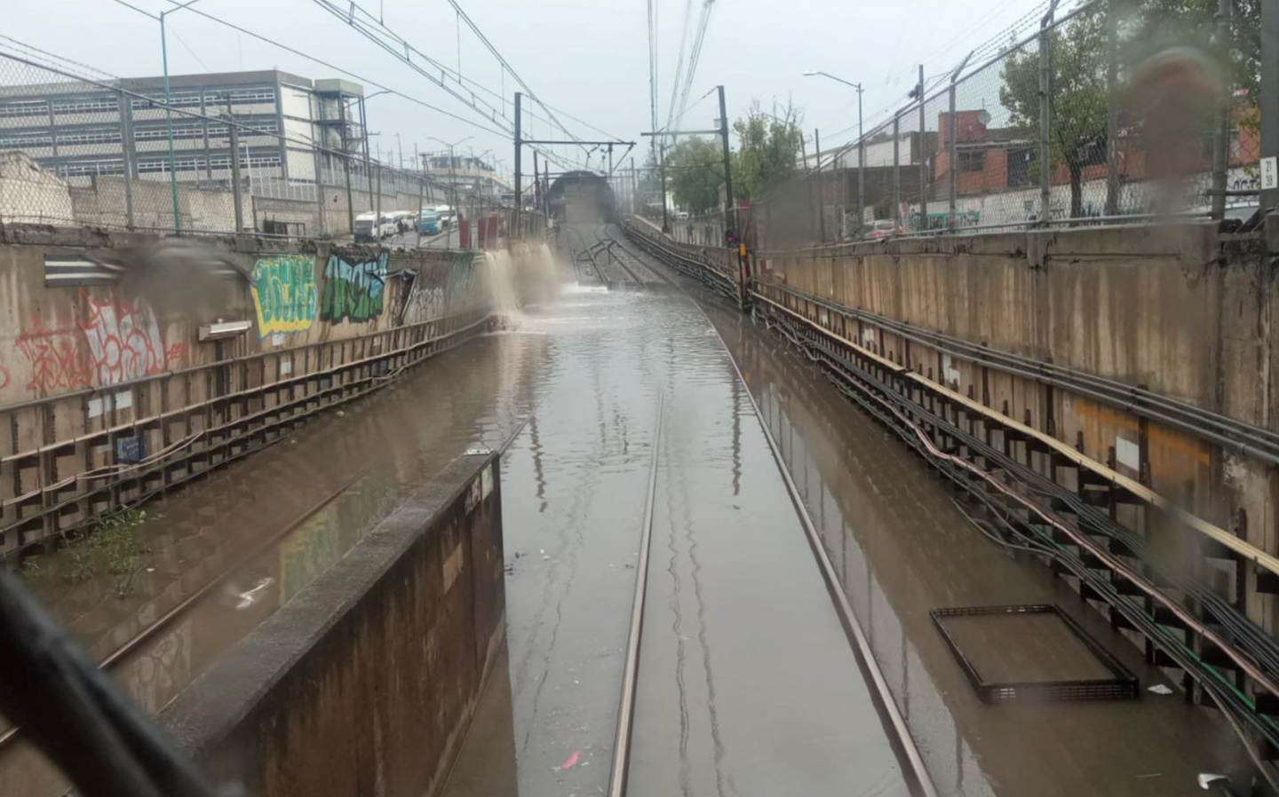 Cierran estaciones de la Línea A del metro