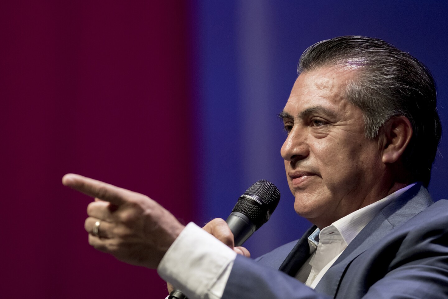 Ordenan juicio por uso de recursos ilícitos contra exgobernador mexicano