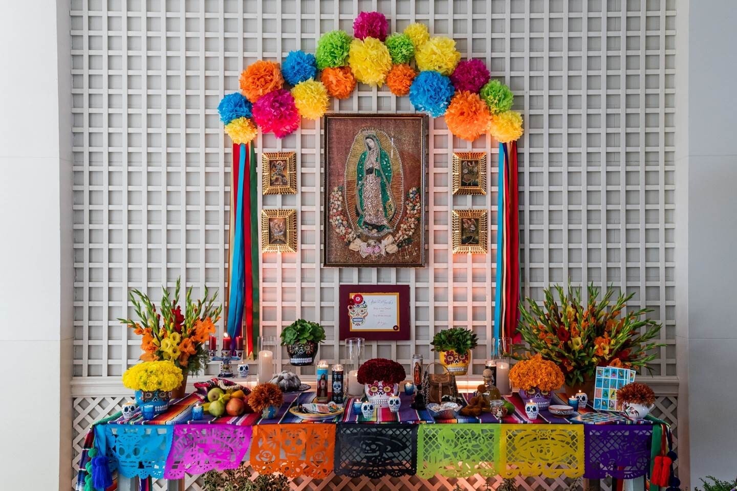 Casa Blanca coloca primera ofrenda de Día de Muertos