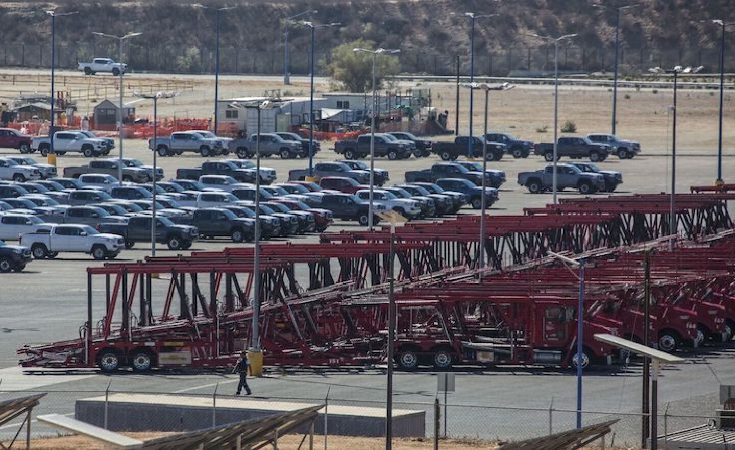 TIJUANA, BAJA CALIFORNIA, 29SEPTIEMBRE2018.- Planta automotriz Toyota ubicada en la ciudad fronteriza que cada año ensambla más de 120 mil pick-ups Tacoma los cuales se venden en Estados Unidos. Toyota Motor Manufacturing Baja California forma parte de las 53 compañías que fabrican vehículos Toyota en el mundo.  FOTO: OMAR MARTÍNEZ