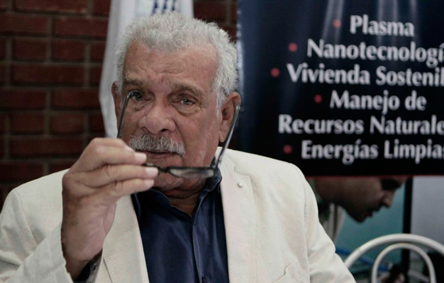 Derek-Walcott_700