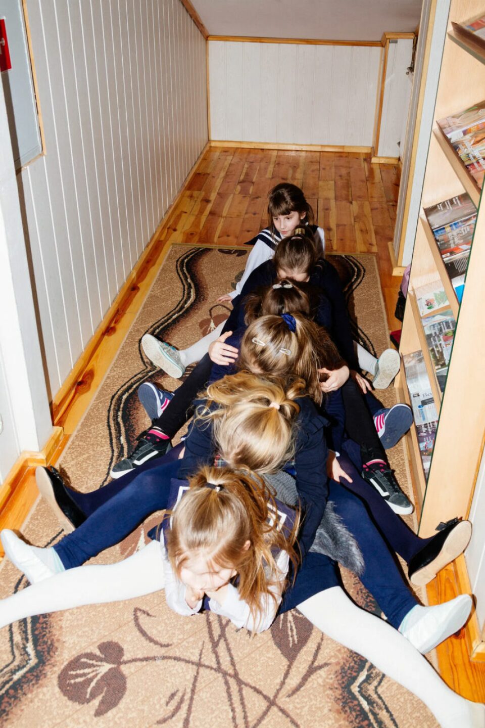 Karolina-Wojtas-sistema-educativo-rigido-militarista-fotos-7-853x1280