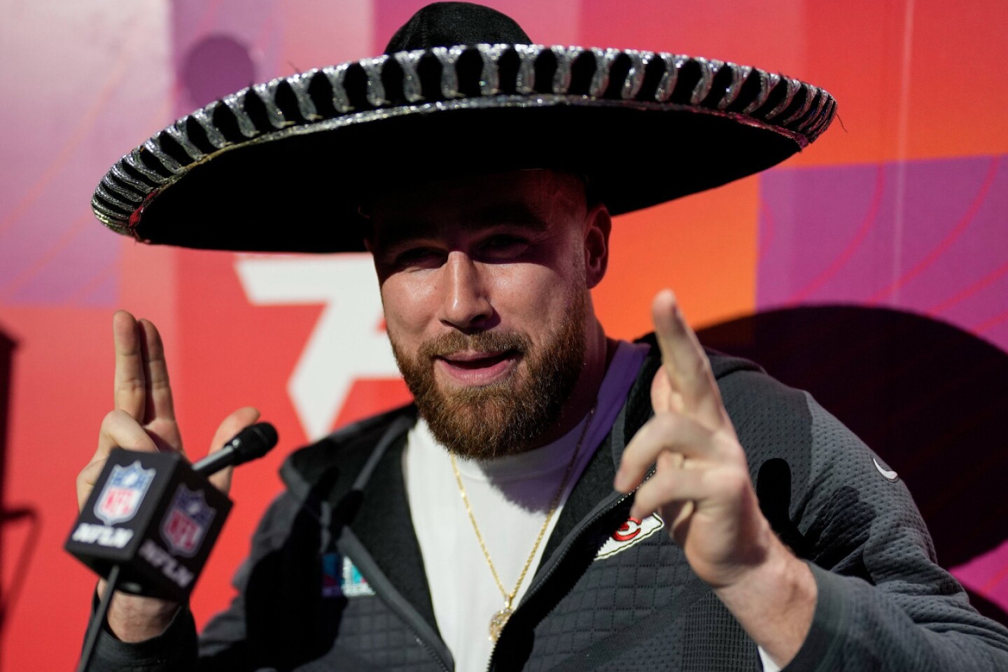 jason-kelce-viva-mexico-super-bowl