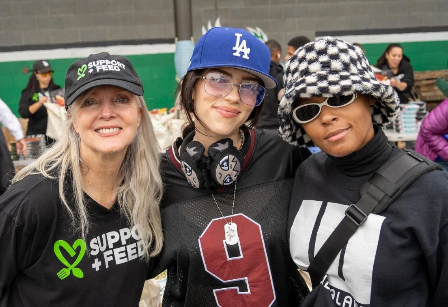 mama-de-billie-eilish-maggie-baird-en-friends