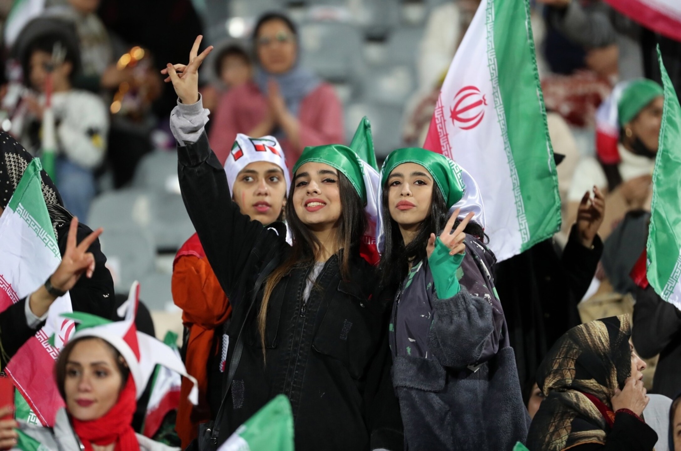 iran-mujeres-partido-de-futbol-estadios