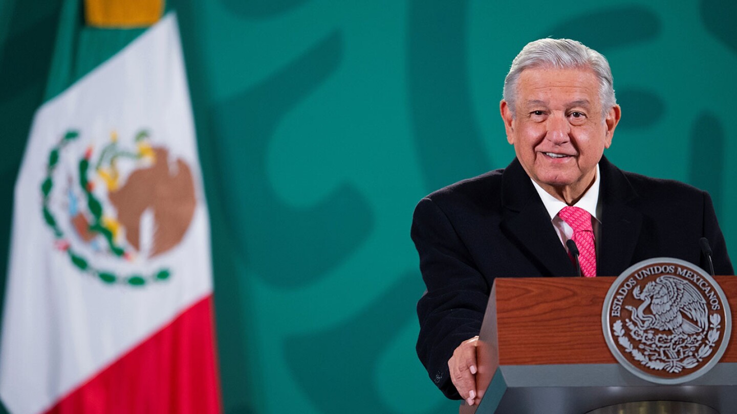 López Obrador niega que su secretario cometiera delito con dinero irregular