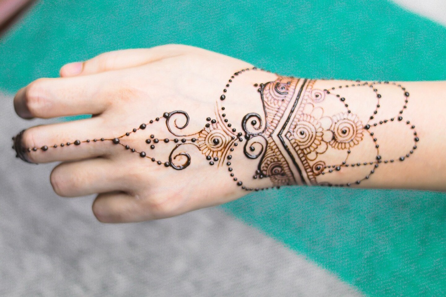 tatuaje de henna girl-5438312_1280.jpg