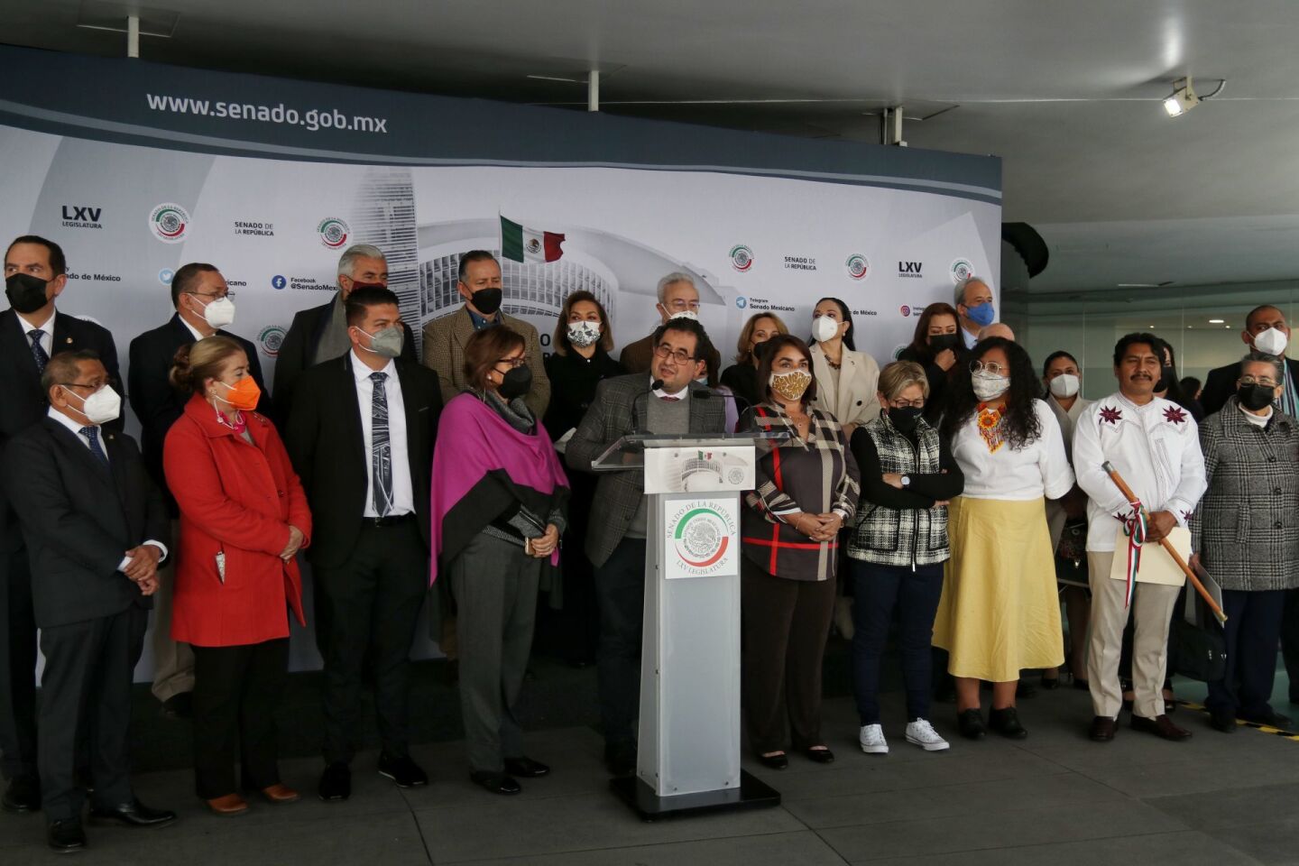 Senadores del grupo parlamentario Morena ofrecieron conferencia de prensa en la Cámara de senadores.