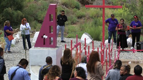 Crean memorial en honor a mujeres víctimas de violencia al norte de México