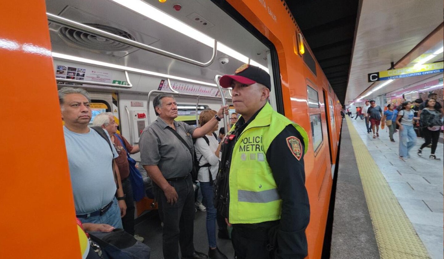 metro cdmx dís festivo.jpg
