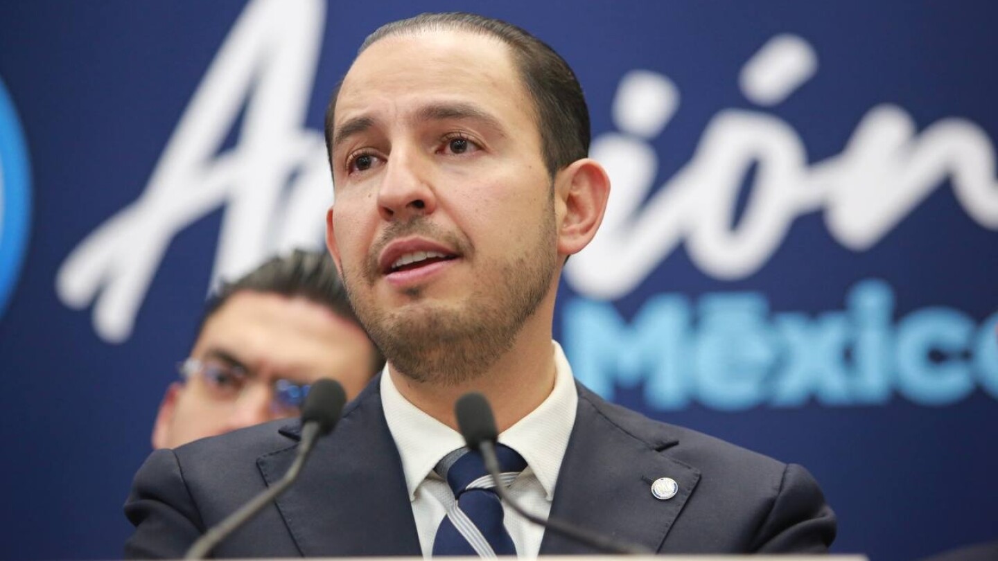 Marko Cortés llama a la SCJN a resolver recurso contra la mayoría calificada de Morena.