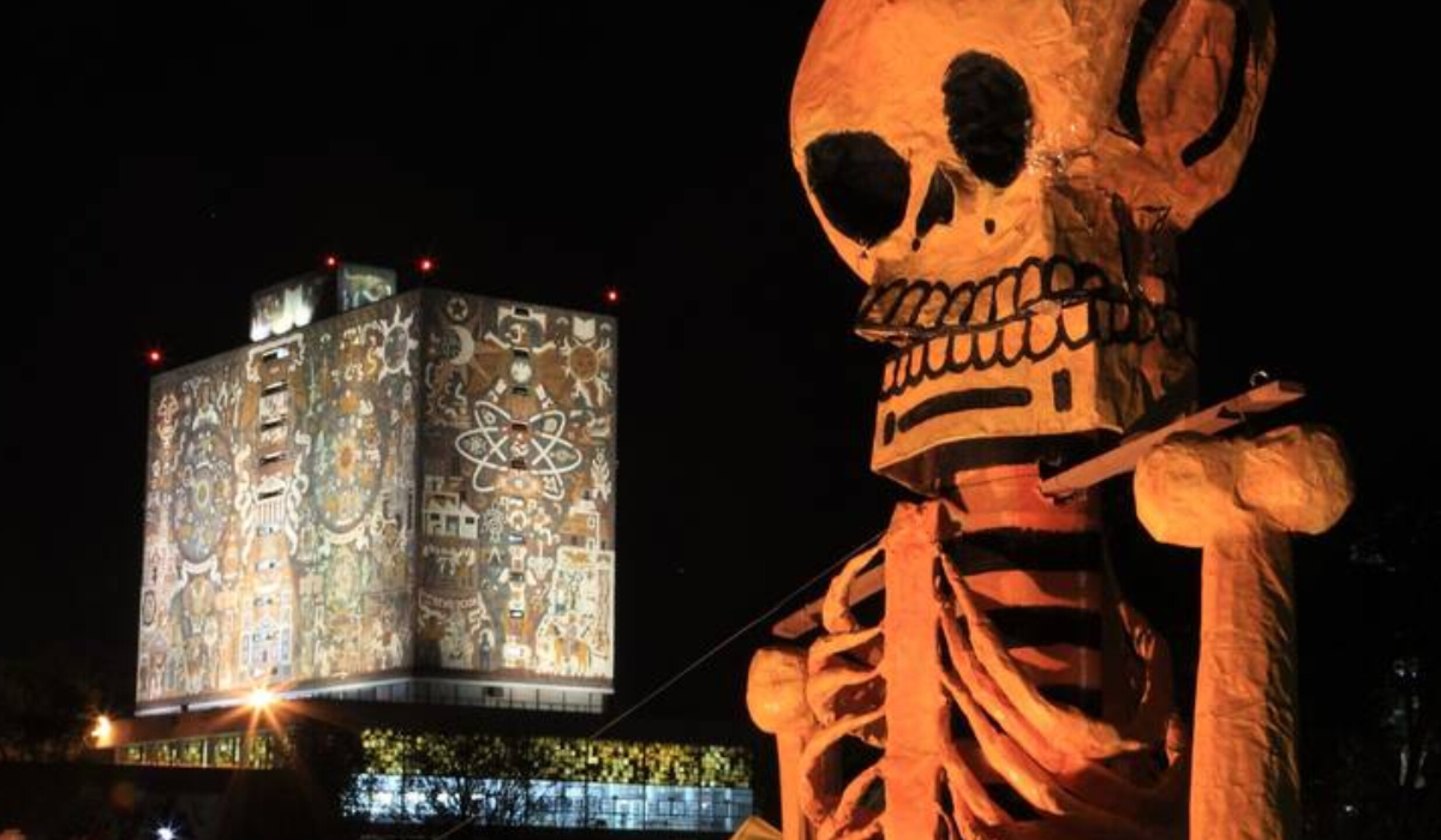 ofrendas cdmx 2025 dia de muertos unam.jpg