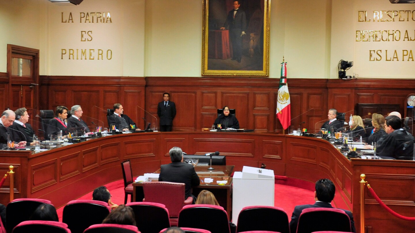 AMLO pretende anular a la corte