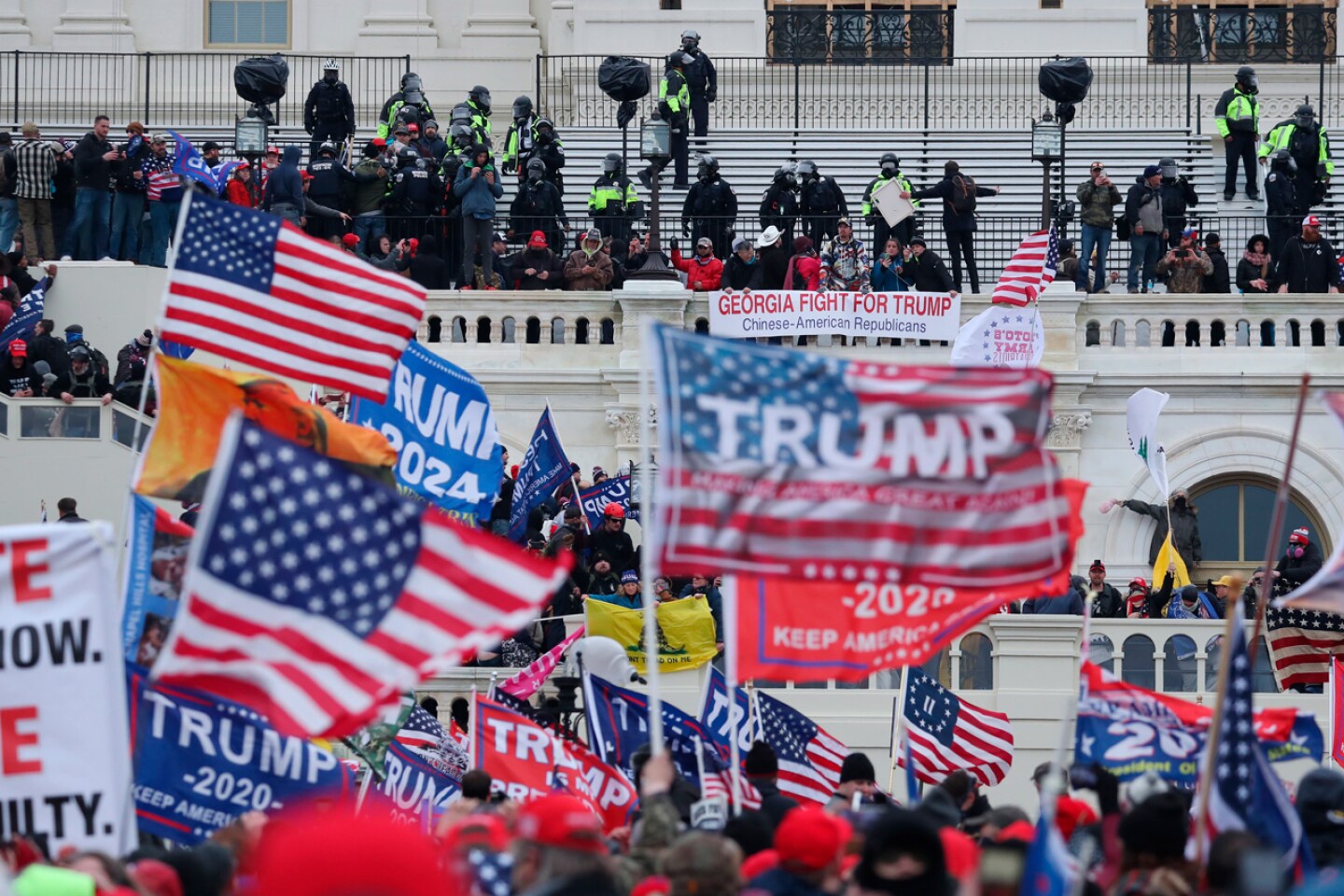 Caos en Washington por el asalto al Capitolio de miles de seguidores de Trump