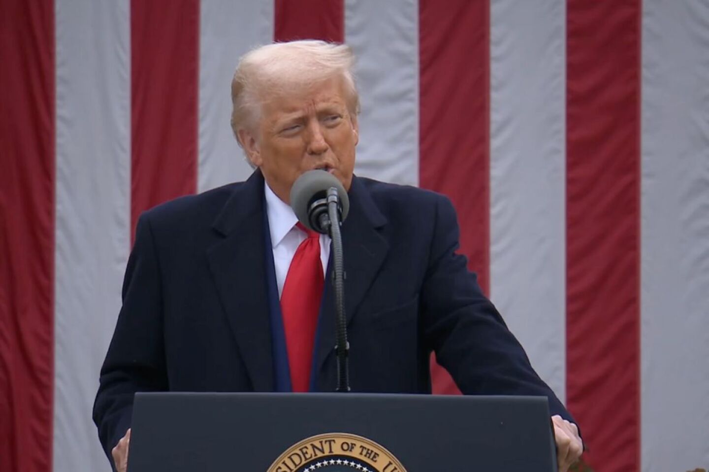 Trump pide a la Corte eliminar protección a migrantes