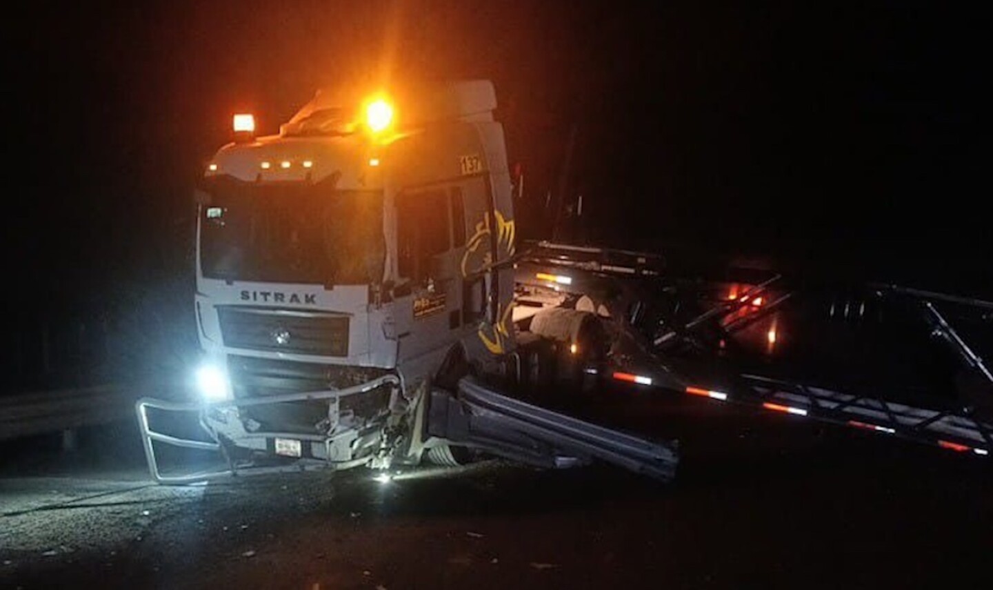 accidente-saltillo-monterrey-trailer-choca-en-la-zona-industrial