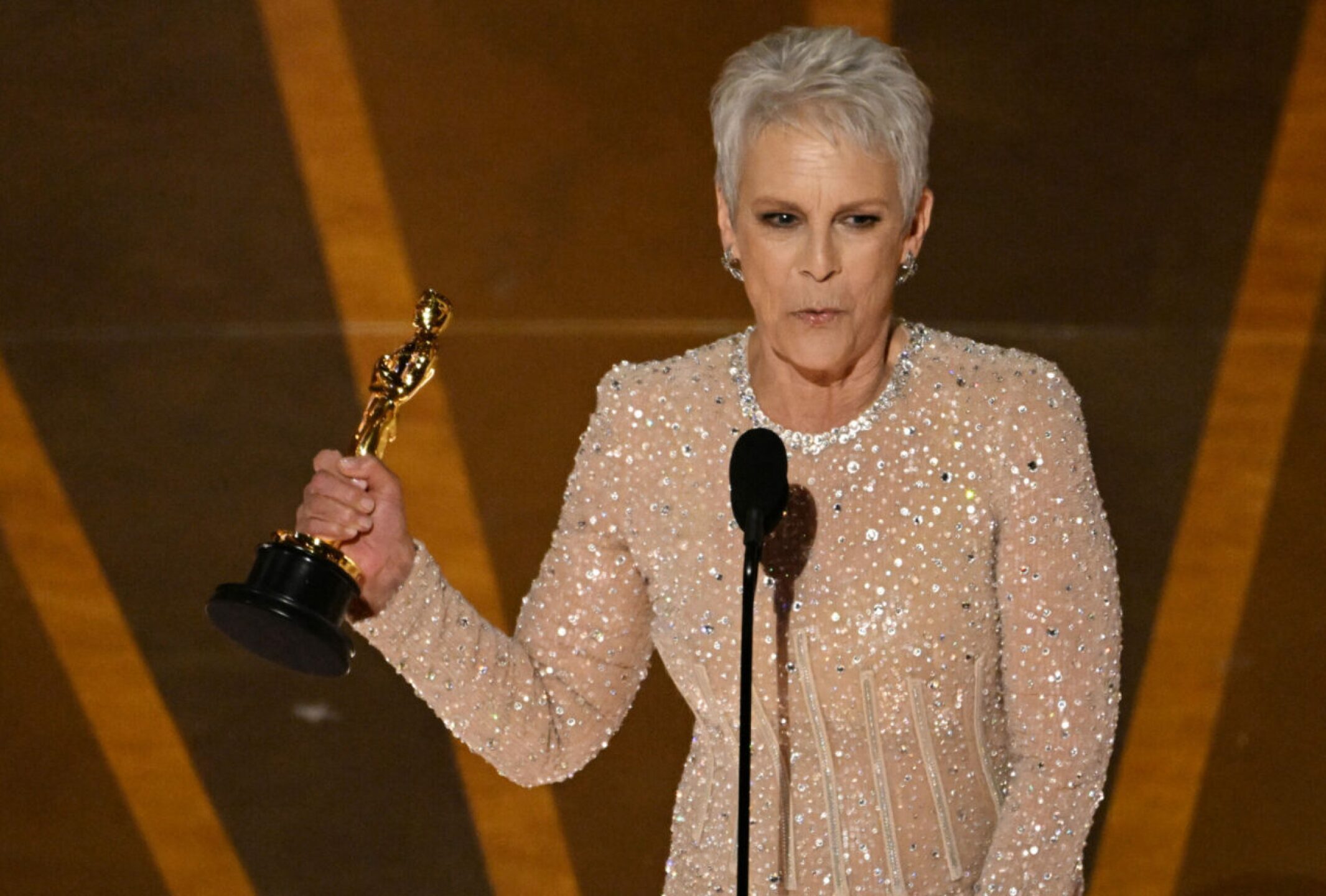jamie_lee_curtis_premios_oscar_2023-1280x865