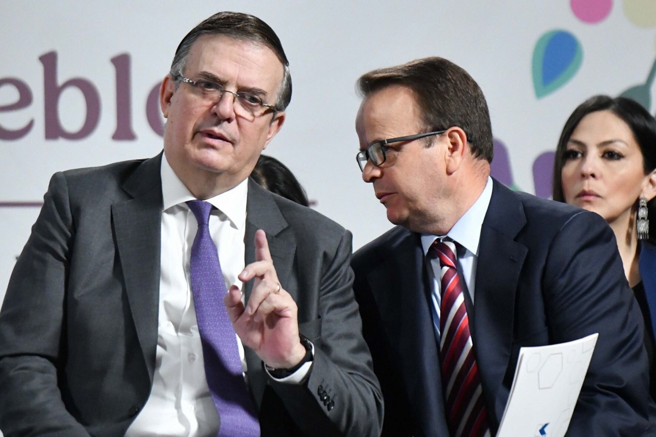 Marcelo Ebrard mueca