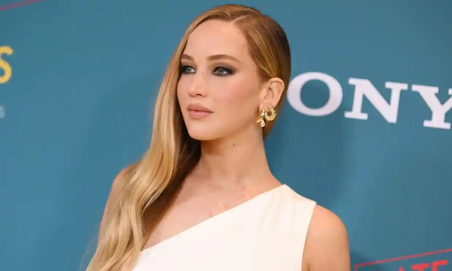 jennifer lawrence en la premier de hazme el favor