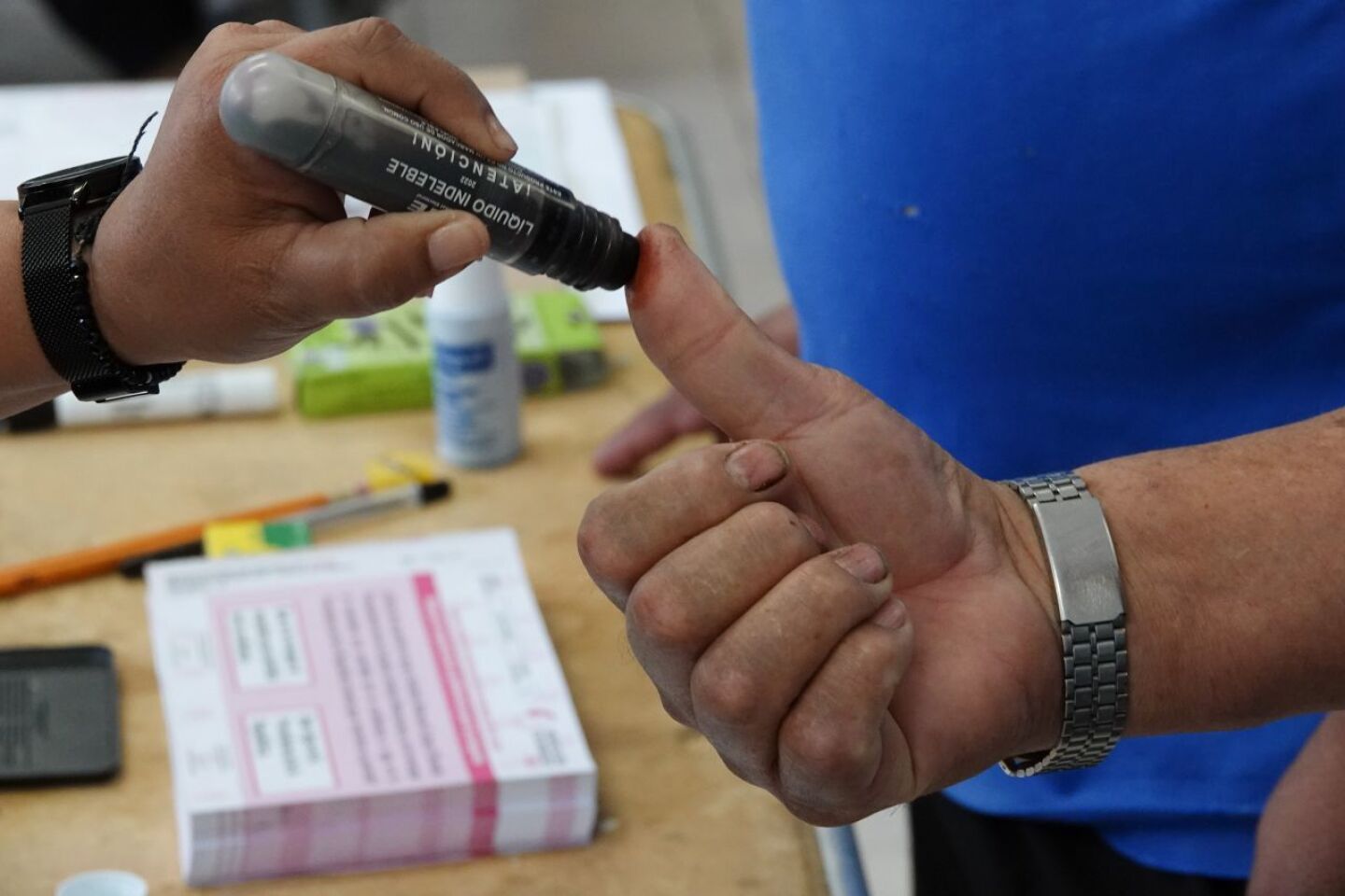 Capitalinos acudieron a emitir su voto en casillas electorales de la alcaldía Iztapalapa para la consulta de la revocación de mandato de Andrés Manuel López Obrador, presidente Constitucional de los Estados Unidos Mexicanos