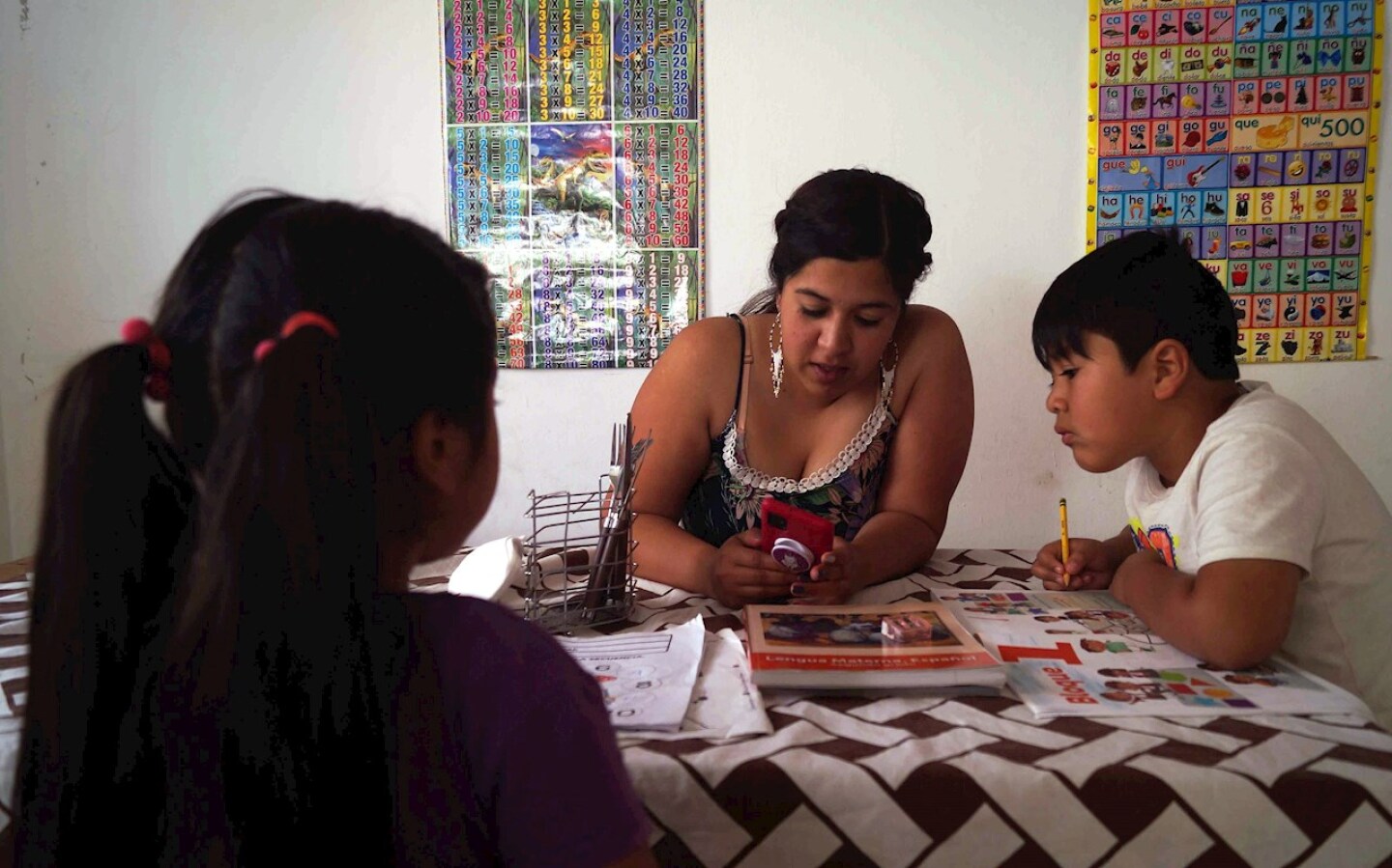 Mujer mujeres trabajando madre mamá