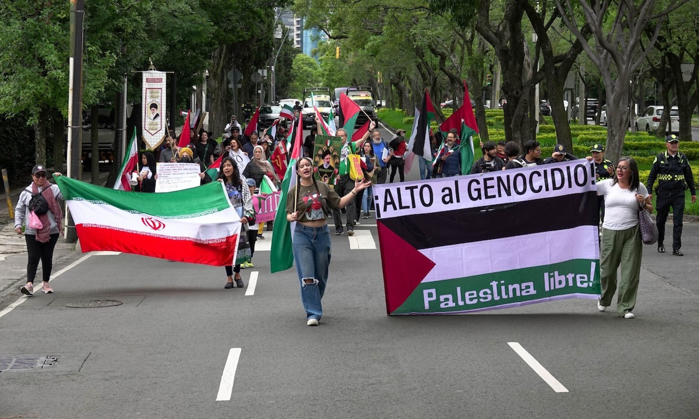 Manifestación pro Palestina e Irán
