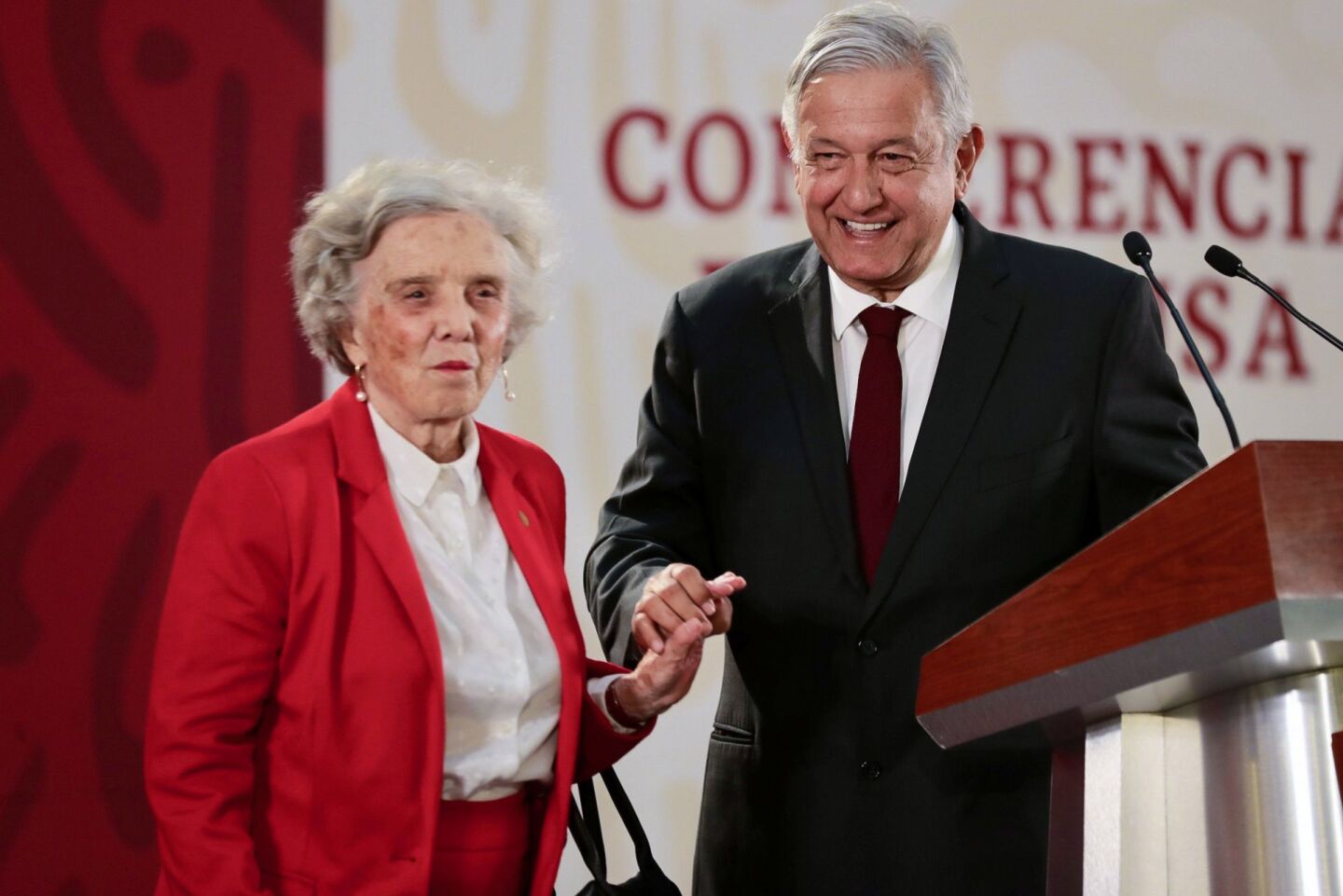 CIUDAD DE MEXICO. 01ABRIL2019.- Andrés Manuel López Obrador, Presidente de México, ofreció su conferencia matutina en Palacio Nacional, misma que contó con la presencia de la escritora y amiga del mandatario Elena Poniatowska. FOTO: GOBIERNO DE LA REPÚBLICA /CUARTOSCURO.COM