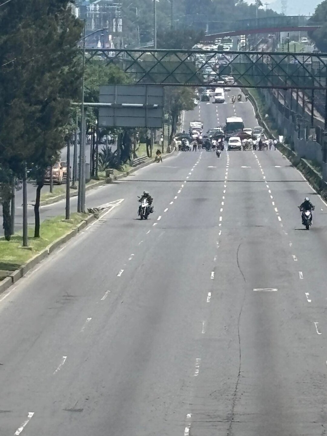 bloqueo calzada ignacio zaragoza hoy.jpg