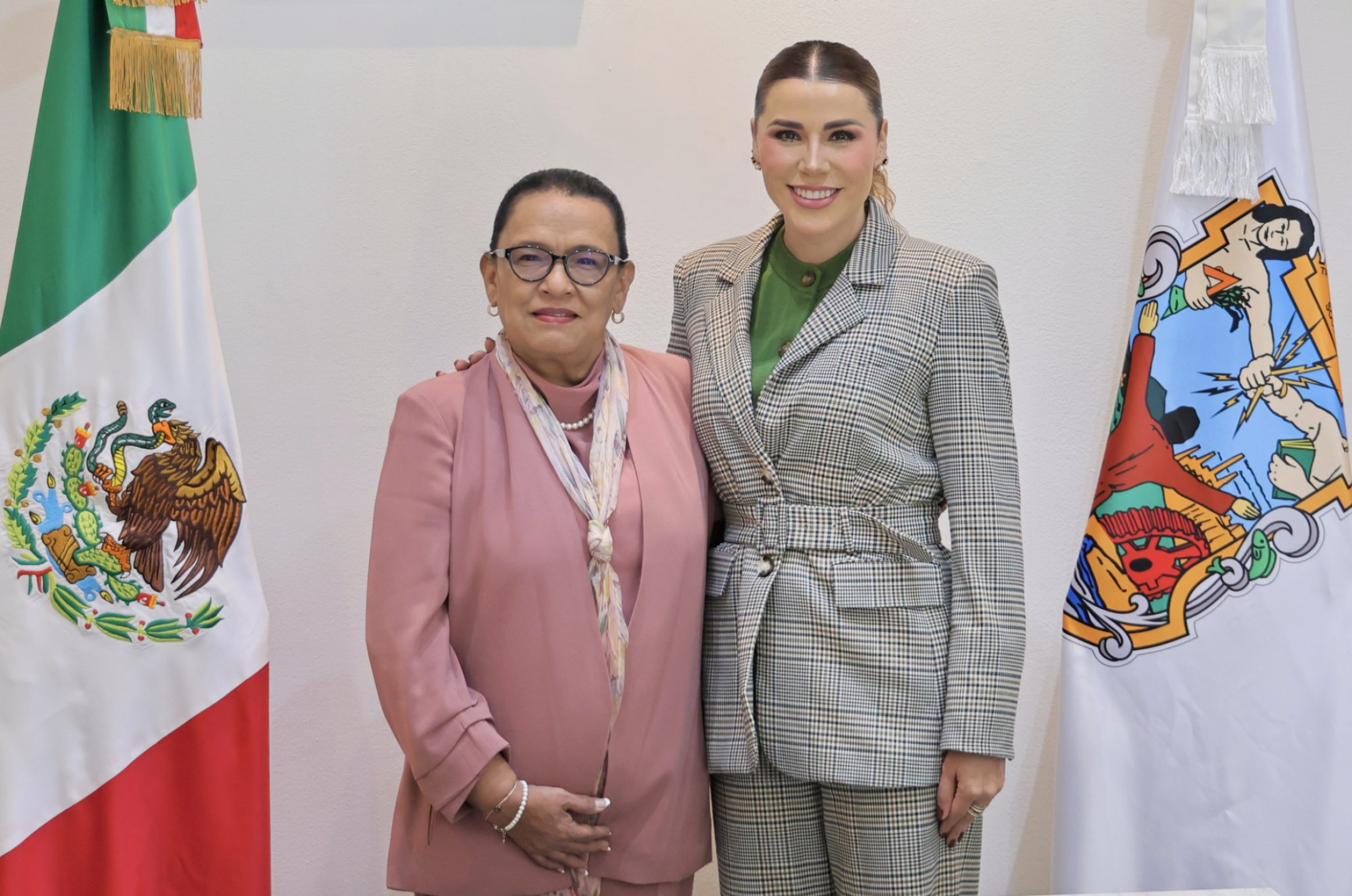 Rosa Icela y Marina del pilar.png