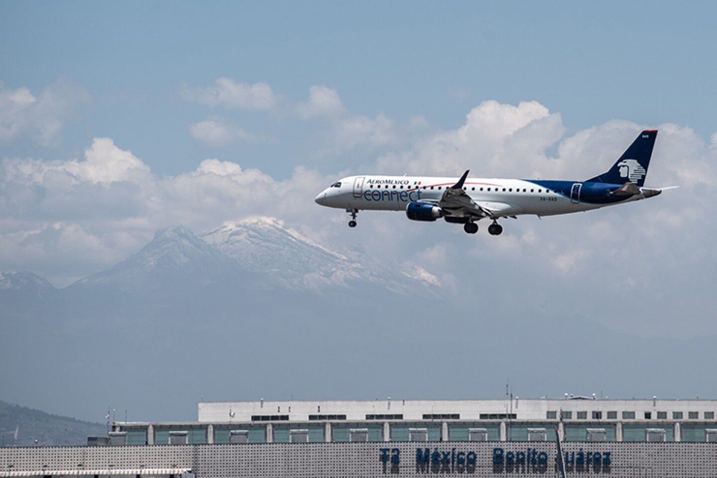 La aerolínea mexicana "Aeroméxico" anunció el proceso de reestructura financiera con apego al Capítulo 11 del Código de Bancarrota de Estados Unidos debido a los problemas que les ha ocasionado el cierre de las fronteras en América Latina y las rest